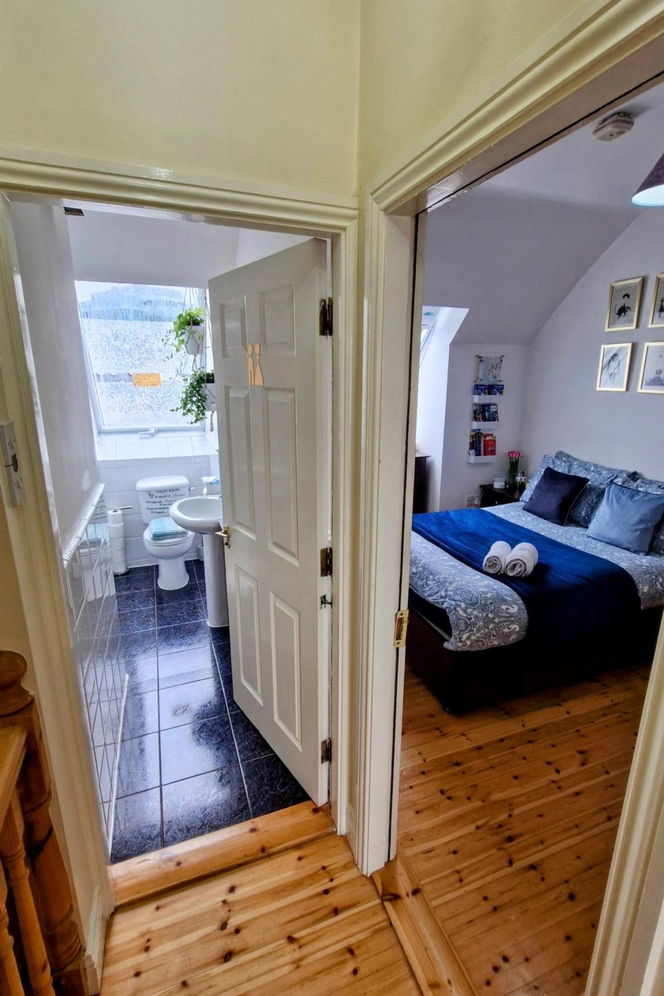 Private Double Bedroom In Front Of The Galway Port - Guest House Exterior foto